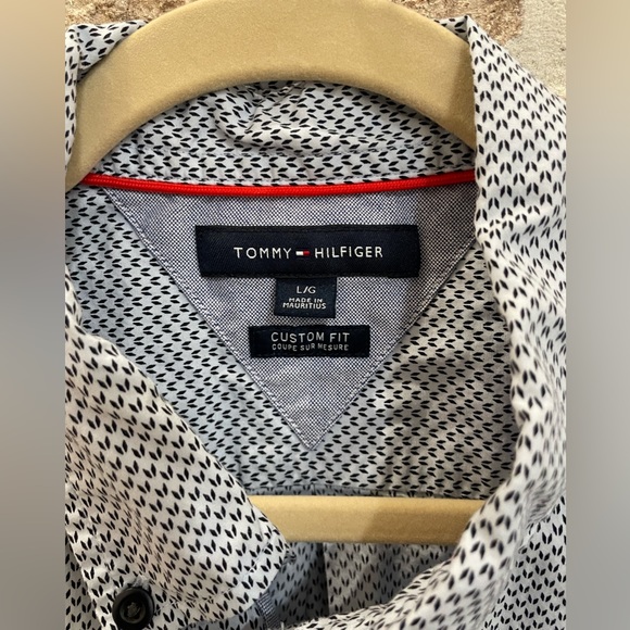 Tommy Hilfiger - Picture 2 of 6